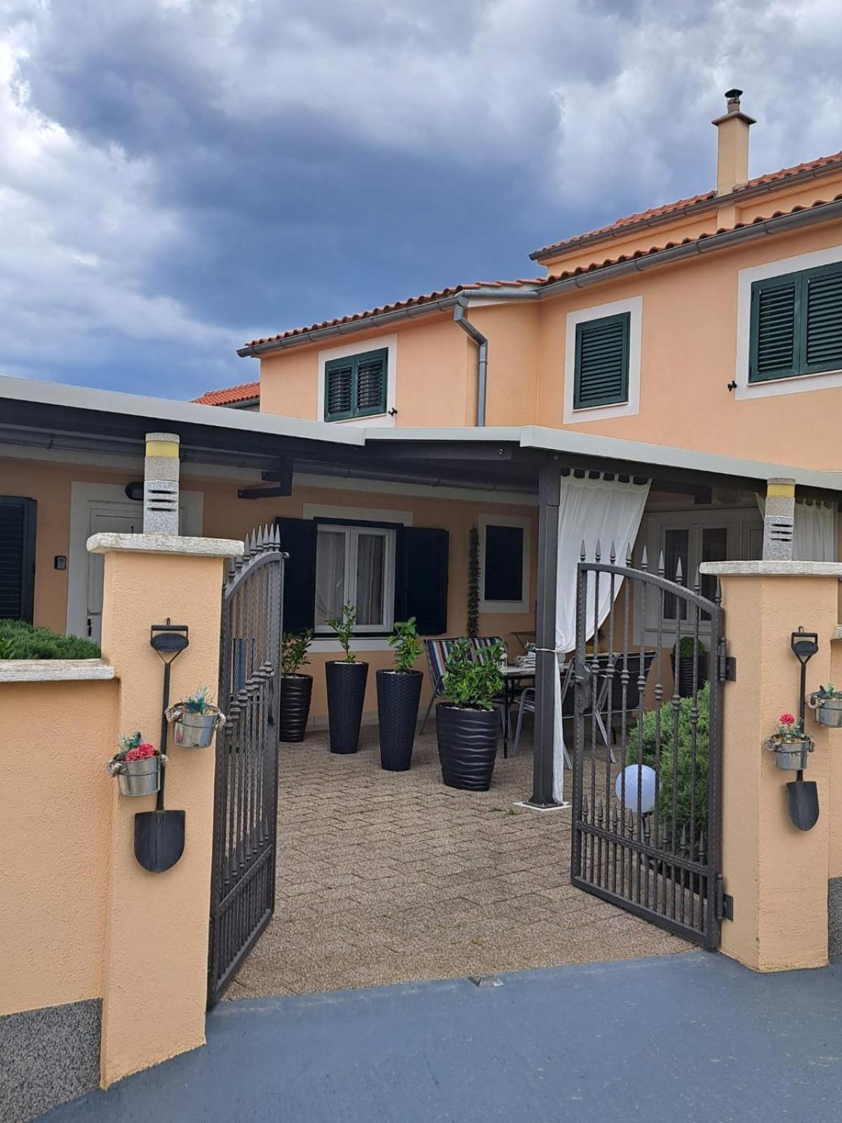 סקארדין Apartments Andela מראה חיצוני תמונה